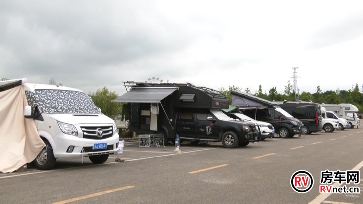 游客的房车。