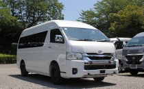 丰田海狮长轴四驱露营车，2.8T柴油机，内部U型沙发大床睡3人