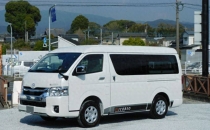 丰田海狮短轴旅行露营车，全时四驱2.7升排量，内部U型卡座2米床