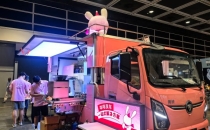 武汉咖啡房车香港首秀：不接水电可出餐两天，一天现烤三四百个贝果