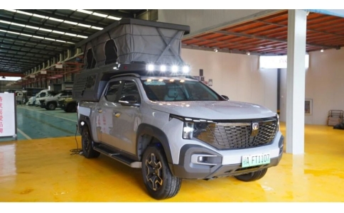 十万出头的新能源皮卡房车！为露营而生，还能下地库