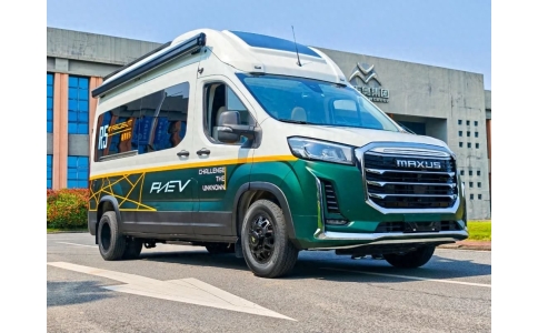 越界R5 PHEV，依托大通新途远界PHEV超混底盘，通过双动力系统与智能能源管理，重新定义了新能源房车的可能性