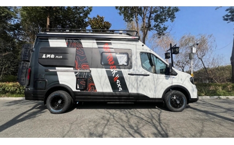 美洲豹PLUS采用福特T8四驱底盘，搭载福特2.3T彪马柴油发动机，匹配采埃孚8AT变速箱，最大功率175kW，峰值扭矩470N&middot;m