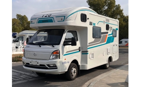 驿舟D5凭借长安跨越者D5新能源底盘与增程式混合动力系统的创新组合，成为2025年备受瞩目的明星车型