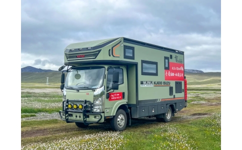 美景美家卡居600房车，作为一款集大空间、强动力与高效能源管理于一身的C型房车，凭借其卓越的设计理念和丰富的配置，成为了众多房车爱好者的首选