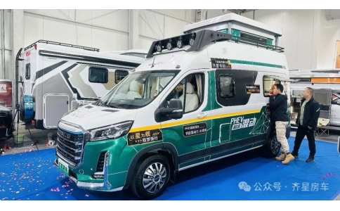 齐星星舰・PHEV 超级混动硬升顶房车，这款集动力补能、空间多变、奢享实用于一体