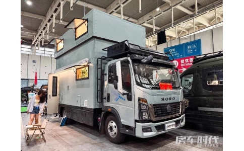 27万的移动跃层公寓 奥夫洛豪沃统帅轻卡房车