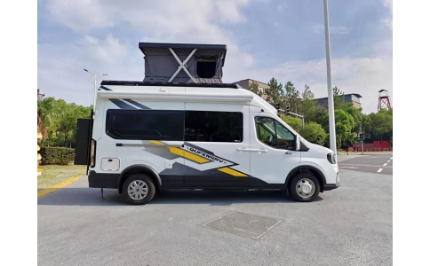 B型车内2会客区+2休息区，还是四驱，趣蜂福特T8-B930PLUS房车