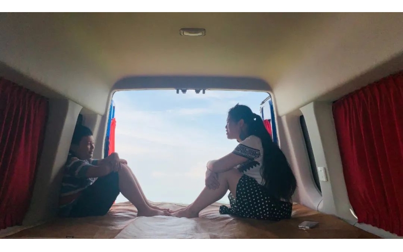 一路向前寻找惊喜:女老板苏蕊这个重庆妹儿的房车露营旅行好嗨！