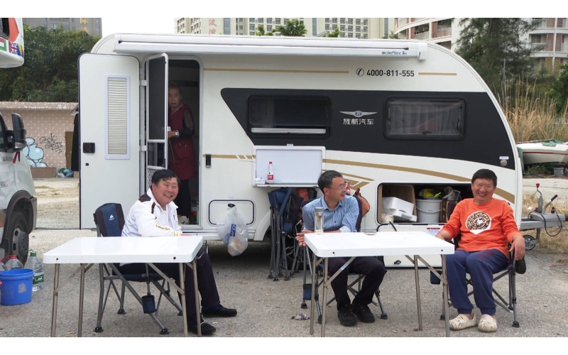 记者近距离探访“房车族”的故事 在房车旅行的路上“寻味”生活