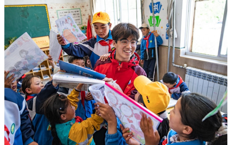 共绘雪域高原同心圆——第十批援藏和第五批援青工作纪实