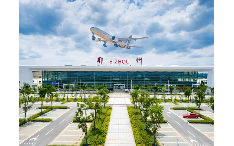 我国首个专业货运枢纽机场加快连接全球