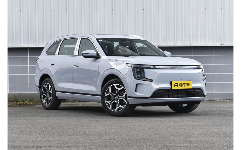 2025款捷途山海L7 PLUS堪称“旅行小房车”，综合续航1700km，后排放倒像大床，适合露营