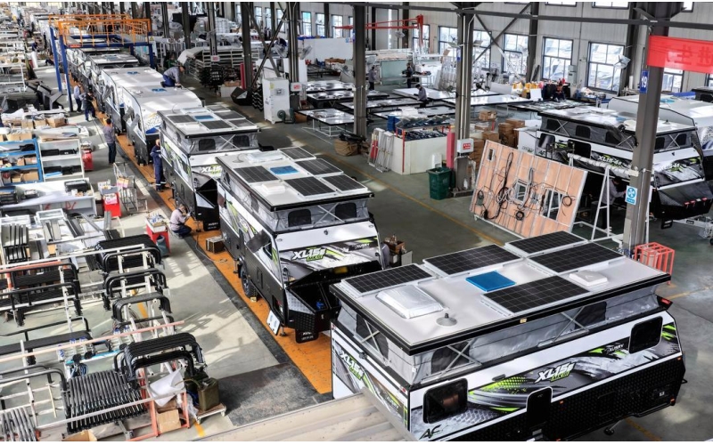 山东荣成：绿色能源装备房车畅销海外