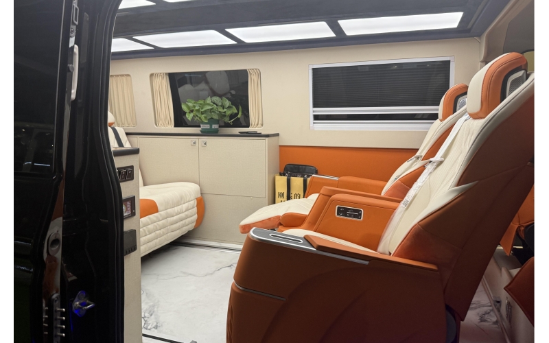 多品类强势出击！中国重汽轻型汽车首登上海国际房车展