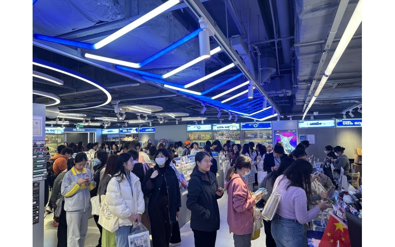 新华视点·关注城市更新｜“00”后为啥又开始爱逛街了？