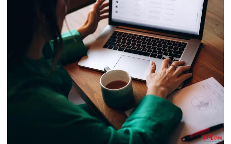 上班早到也不行！西班牙女员工连续提前到岗被公司开除 法院：解雇合法