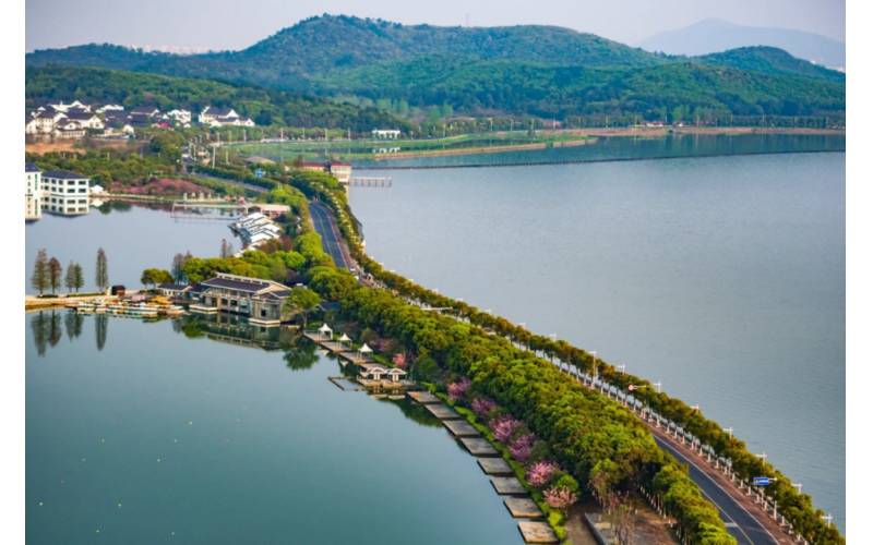 疗养、野趣、轻奢&hellip;&hellip;全国最高端13家房车露营营地