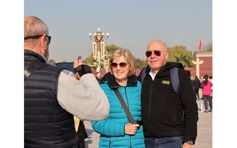 外媒：大批国际游客涌向中国过新年