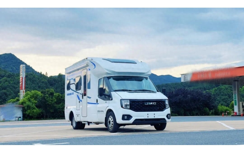 飞翔福顺 T 型房车，它以&ldquo;车 + 家&rdquo;的独特魅力，让车轮上的生活轻松落地，成为性能座驾与移动家园的完美结合体